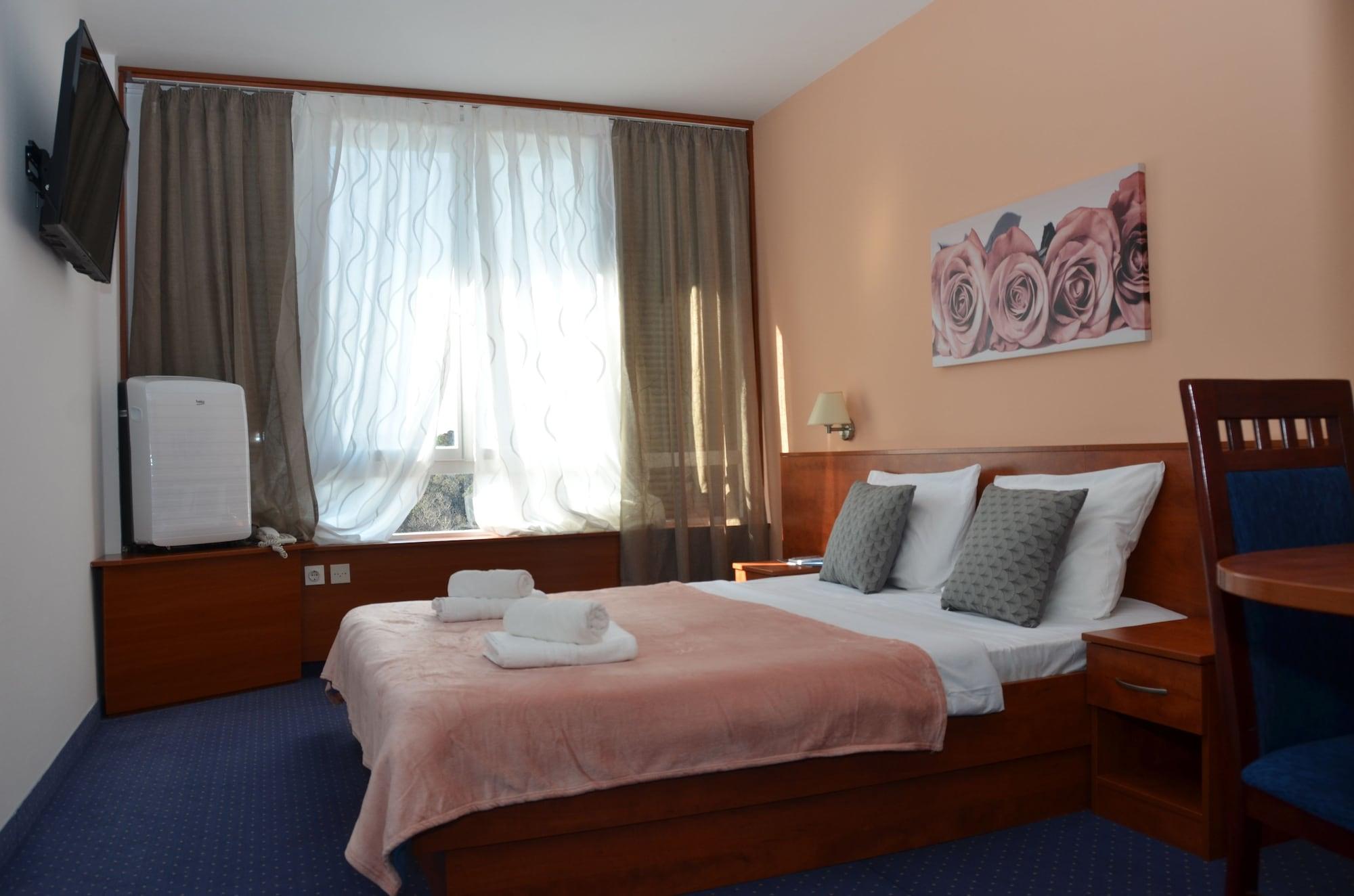 Liberty Hotel Novalja Luaran gambar