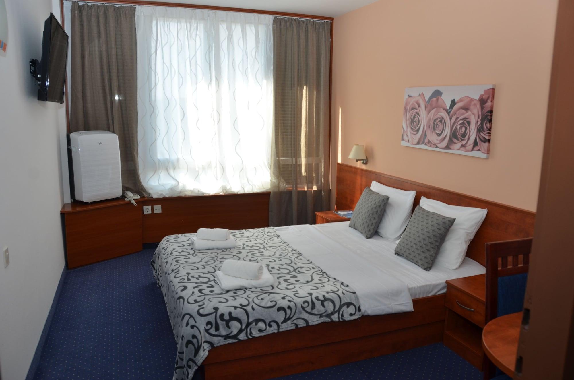 Liberty Hotel Novalja Luaran gambar