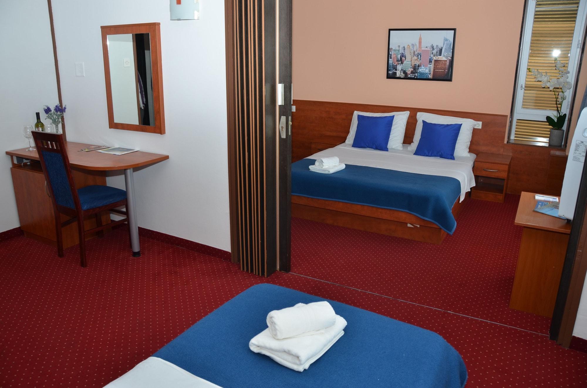 Liberty Hotel Novalja Luaran gambar