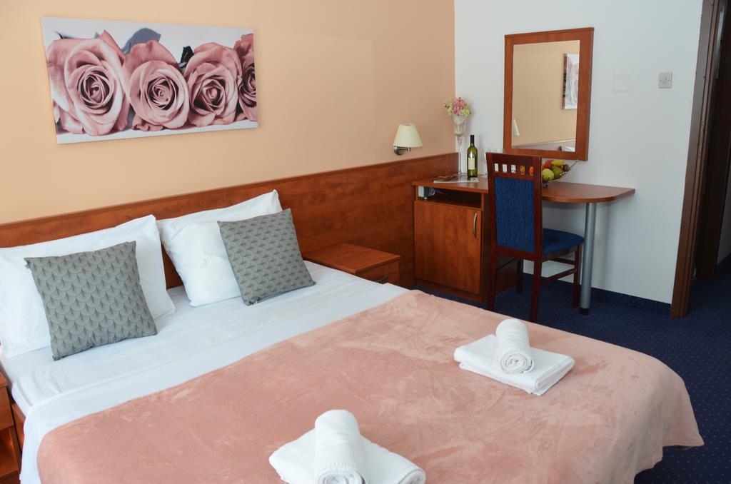 Liberty Hotel Novalja Luaran gambar
